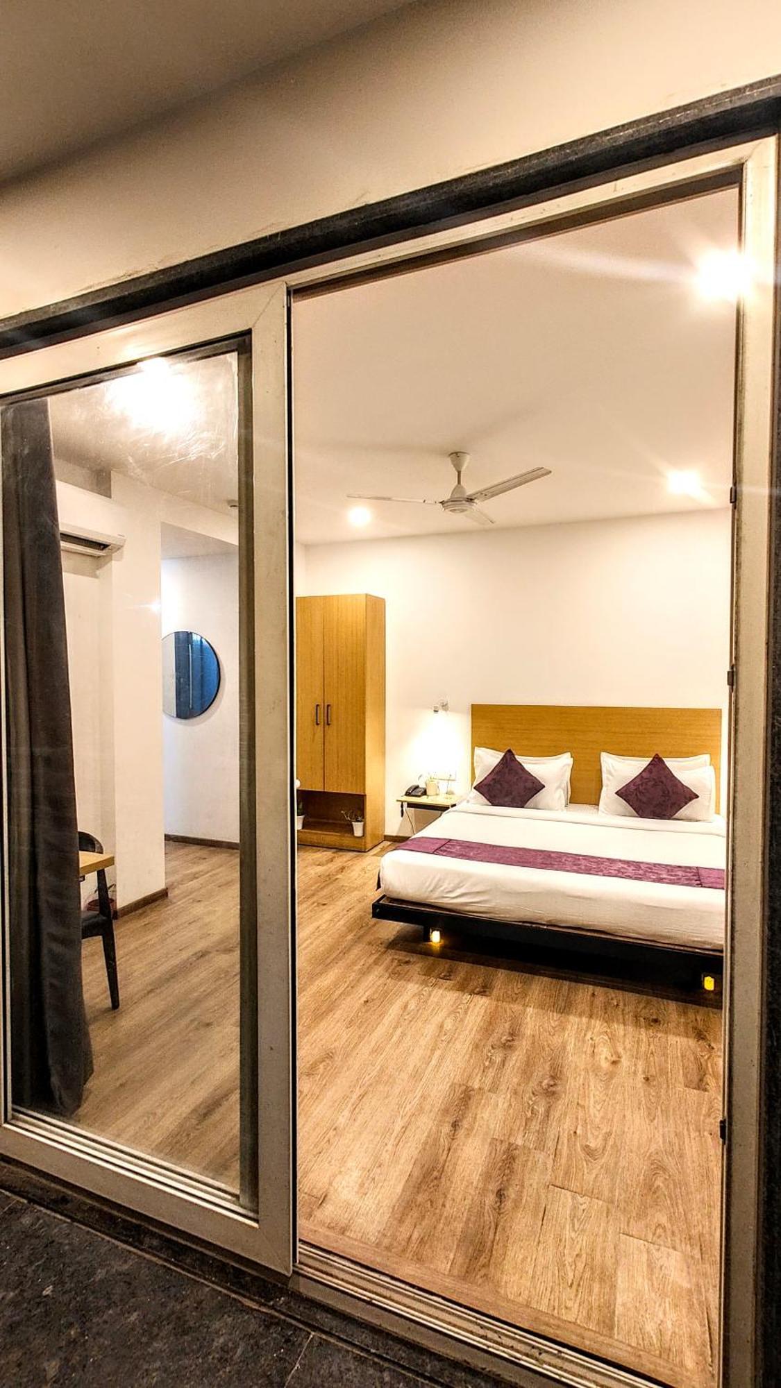 Mavens White Artemis Hospital Road Sector 52 Gurgaon Hotel Ngoại thất bức ảnh