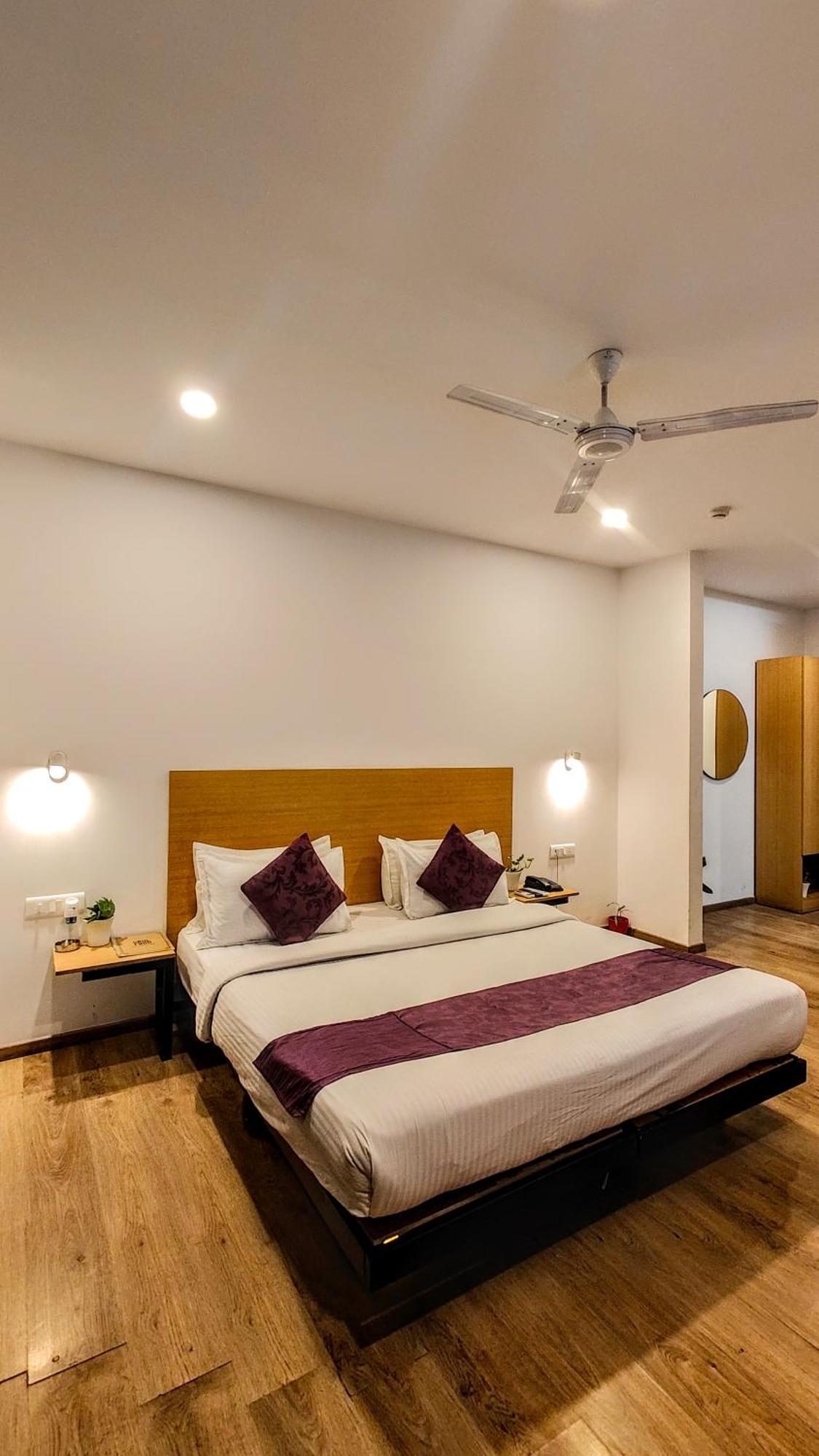 Mavens White Artemis Hospital Road Sector 52 Gurgaon Hotel Ngoại thất bức ảnh