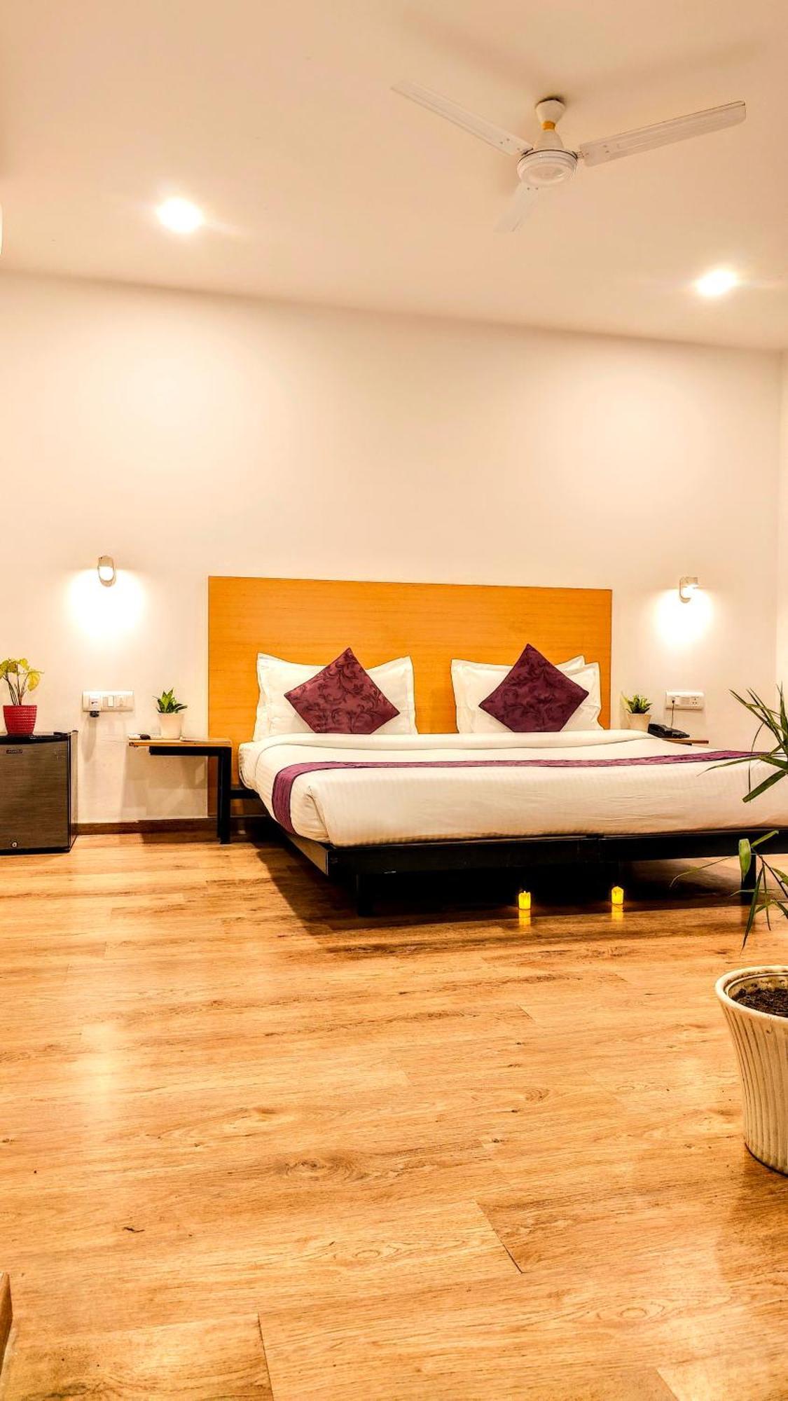 Mavens White Artemis Hospital Road Sector 52 Gurgaon Hotel Ngoại thất bức ảnh