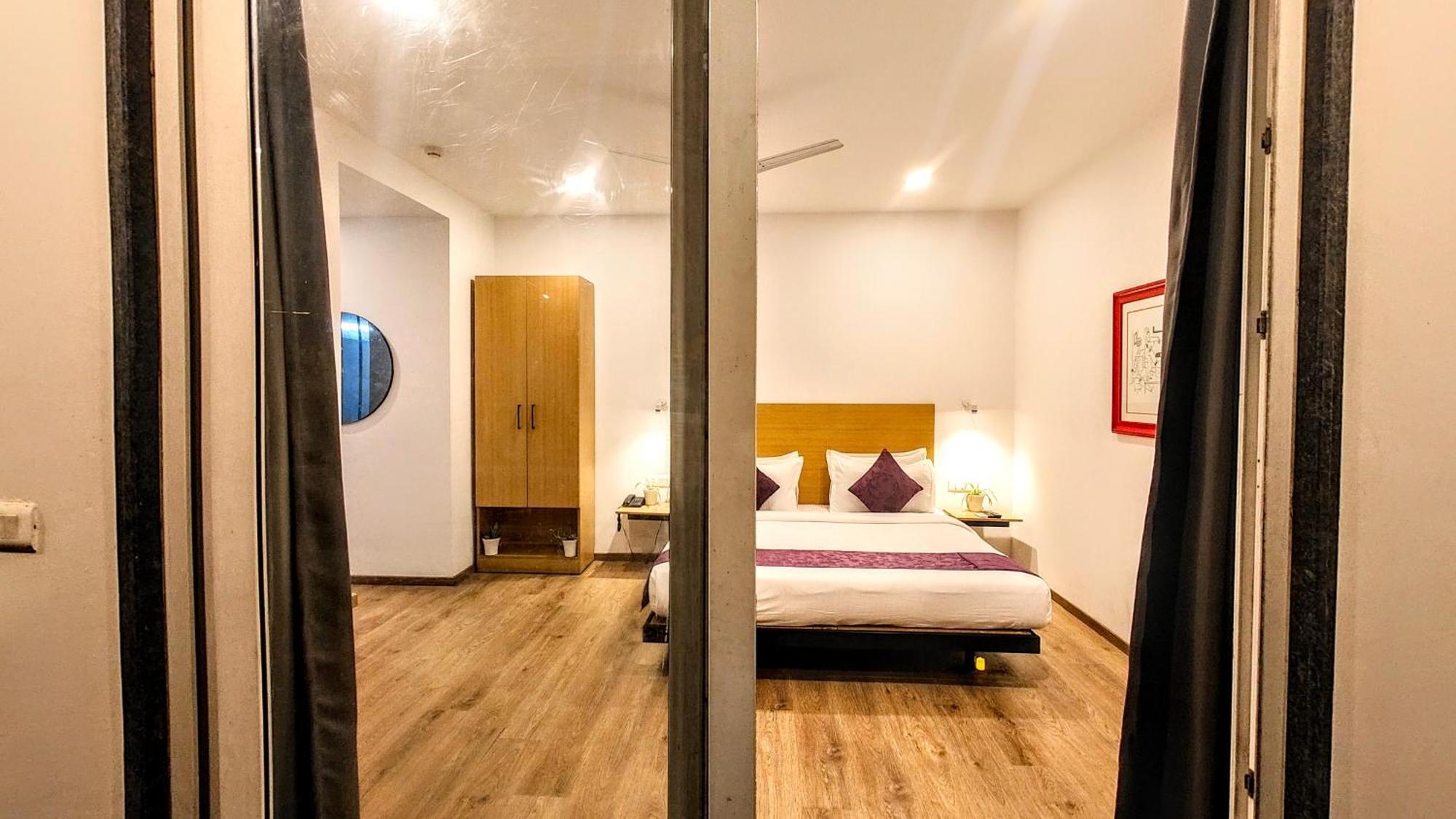 Mavens White Artemis Hospital Road Sector 52 Gurgaon Hotel Ngoại thất bức ảnh