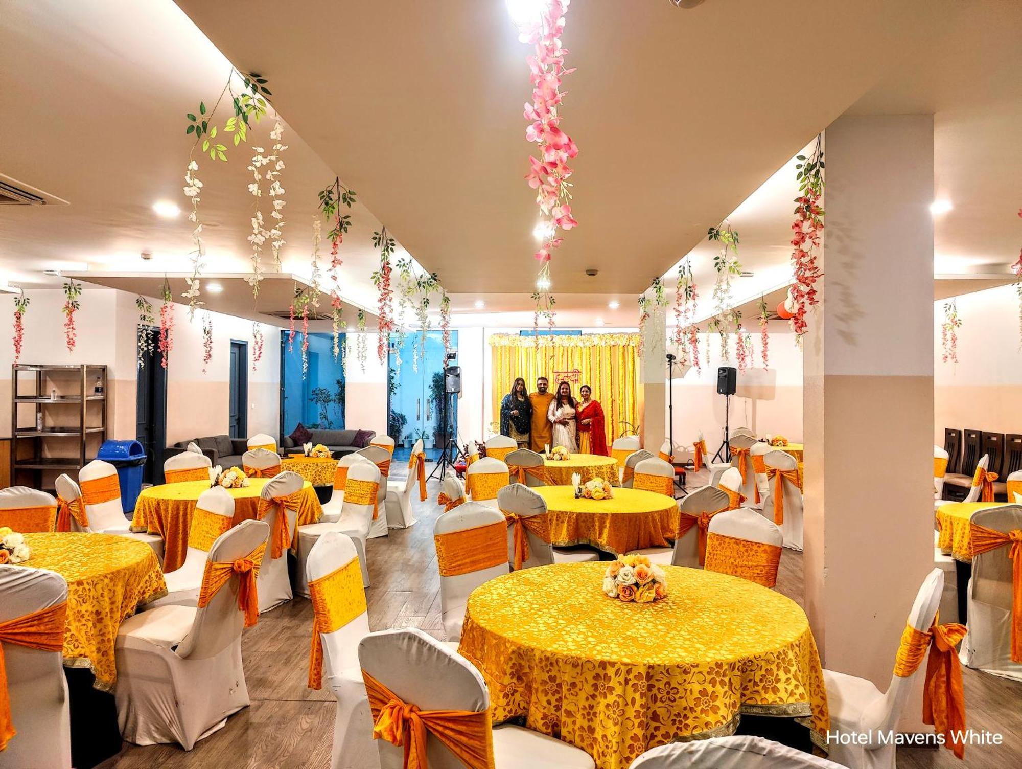 Mavens White Artemis Hospital Road Sector 52 Gurgaon Hotel Ngoại thất bức ảnh