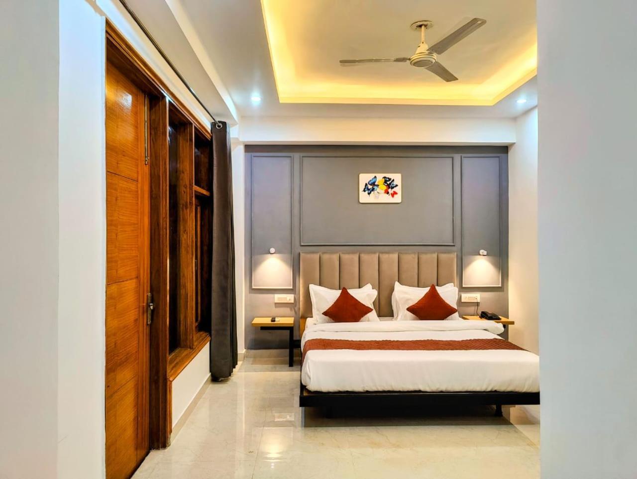 Mavens White Artemis Hospital Road Sector 52 Gurgaon Hotel Ngoại thất bức ảnh