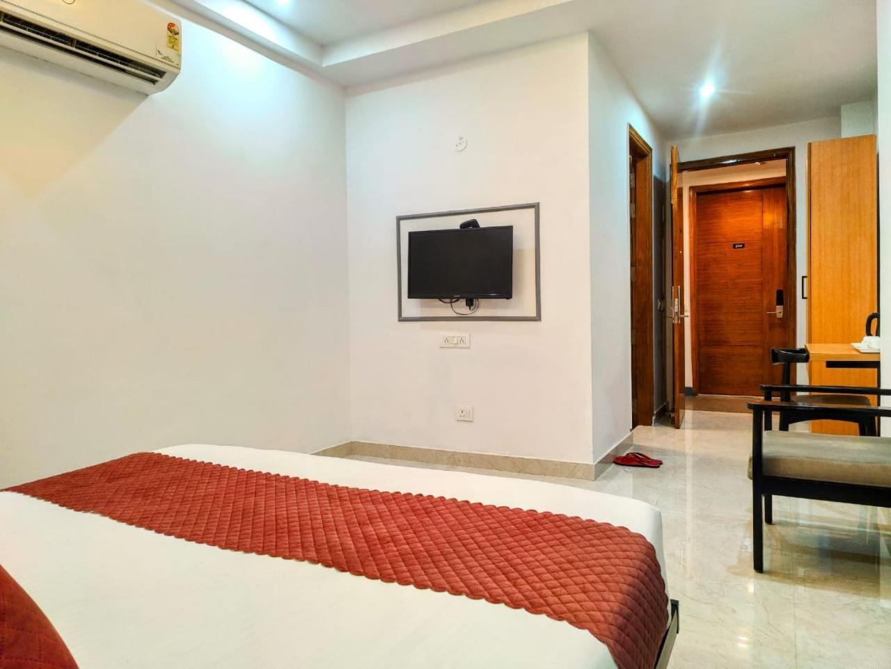 Mavens White Artemis Hospital Road Sector 52 Gurgaon Hotel Ngoại thất bức ảnh