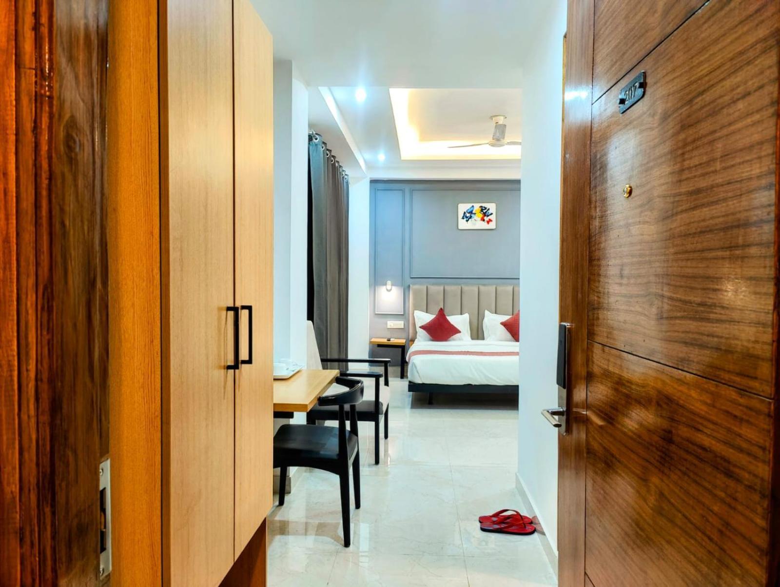 Mavens White Artemis Hospital Road Sector 52 Gurgaon Hotel Ngoại thất bức ảnh
